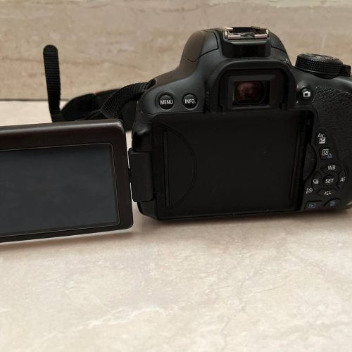 دوربین canon 700D به همراه لنز 18.55