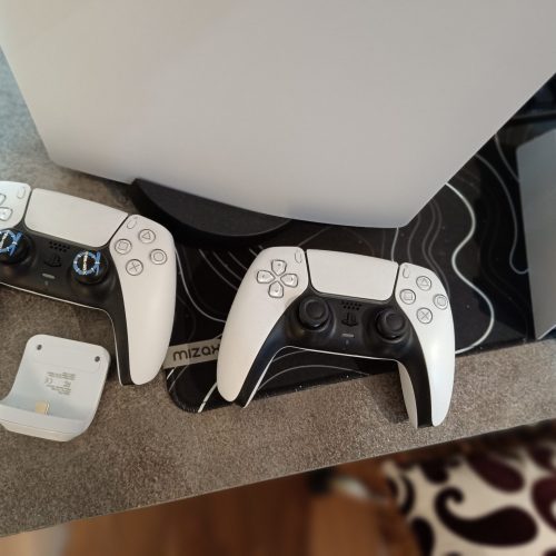 Ps5  دو دسته و هدست و شارژر دسته