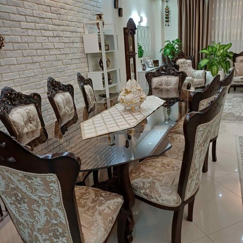 مبل 9 نفره چوب اصل، همراه نهارخوری هشت نفره، میز تلویزیون، چهار عدد صندلی اپن