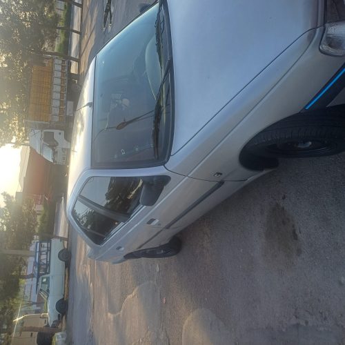 یه گلگیر و کاپوت رنگ داره