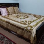 با عرض سلام، یک عدد تخت بزرگ بدون تشک با میز ارایش، ویک عدد تخت کودک با کمدبفروش میرسد