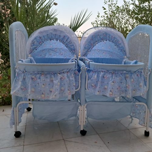 گهواره کودک دوقلو