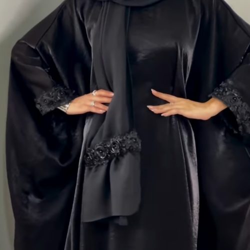 عبا زنانه کار شده