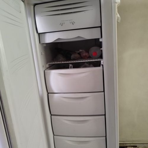 یک عدد فریزر یک عدد یخچال فروشی