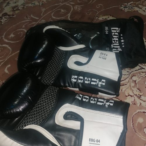 دستکش بوکس و کلاه بوکس