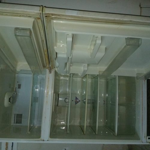 سفید یخچالی بزرگ فریزر از یخچال جداگانه است