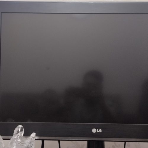 فروش فوری میز و تلوزیون ال سی دی