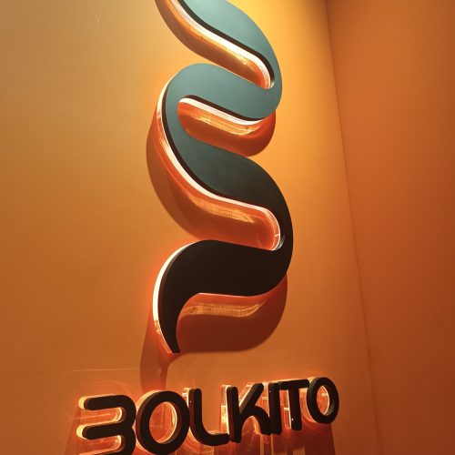 پیتزازن گریل کار وسط کار کارگرساده