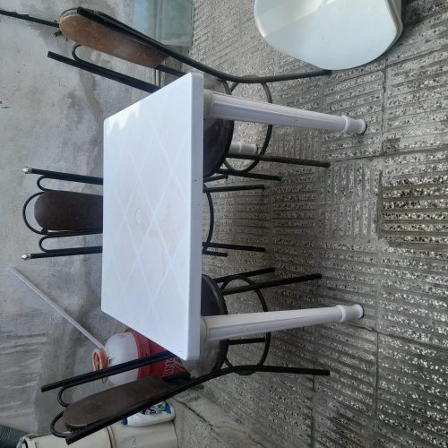 میز و صندلی در حد نو