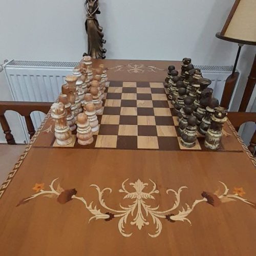 میز شطرنج و تخته نرد