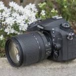 دوربین به همراه سه پایه نیکون 7200