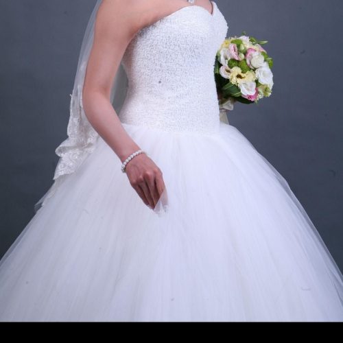 لباس عروس در حد نو