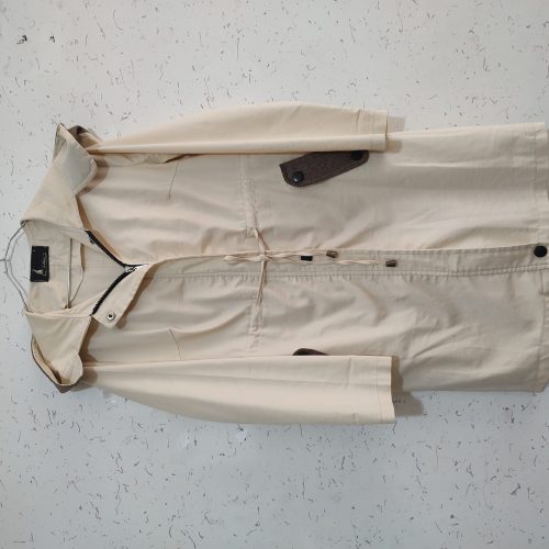 تعدادی مانتو بسیار ارزان بفروش میرسد