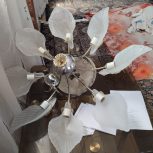 یک لوستر هشت شاخه