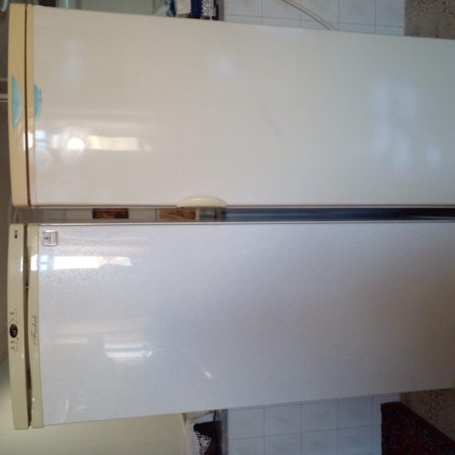 دو عدد یخچال و یک عدد فریزر  قدیمی