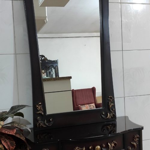 میز کنسول با آیینه.کارد کرد