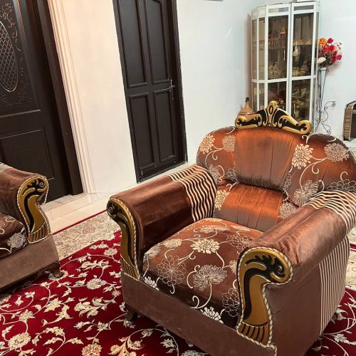 مبلمان سلطنتی 7 نفره تاج دار سالم همراه با جلو مبلی