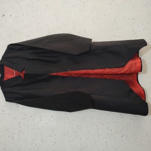 تعدادی مانتو بسیار ارزان بفروش میرسد