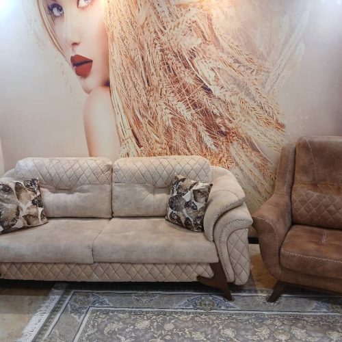 یک دست مبل هشت نفره تُرک همراه با روکش و میز