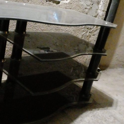*میز تلوزیون شیشه ای