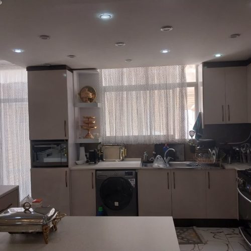 منزل نوساز شیک همراه با حیاط و پارکینگ