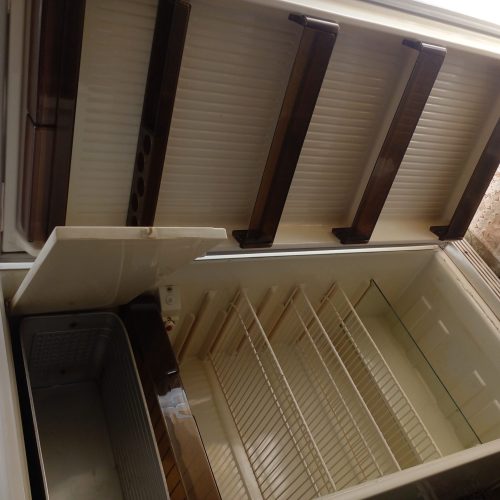 دو عدد یخچال و یک عدد فریزر  قدیمی