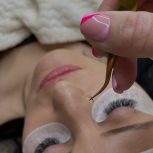 مدل خانم جهت تکمیل دوره کارآموزی اکستنشن مژه