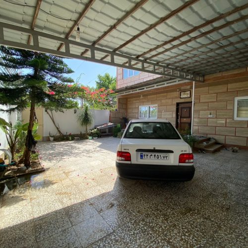 زمین یه مساحت 400 متر،دو واحد همکف و طبقه اول حیاط مجزا،قسمت پایین دو خواب،قسمت بالا سه خواب