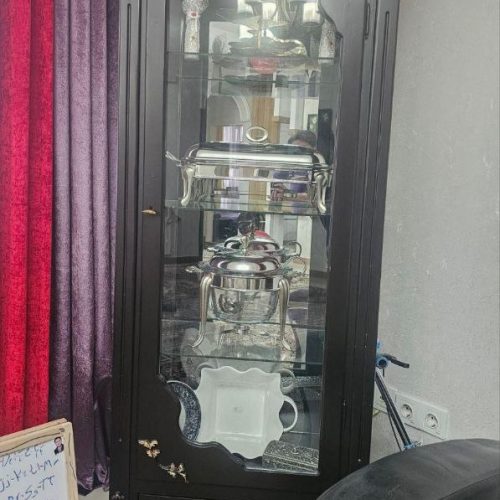 مبل و میز ناهار خوری و ویترین