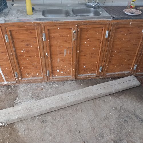 یک عدد کابینت المنیوم رویش دو تکه سنگ