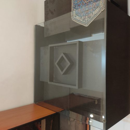 میز و چهارتا گل میز