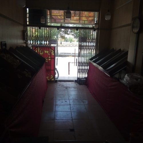 میز ترازو لامپ و چادر میوه فروشی