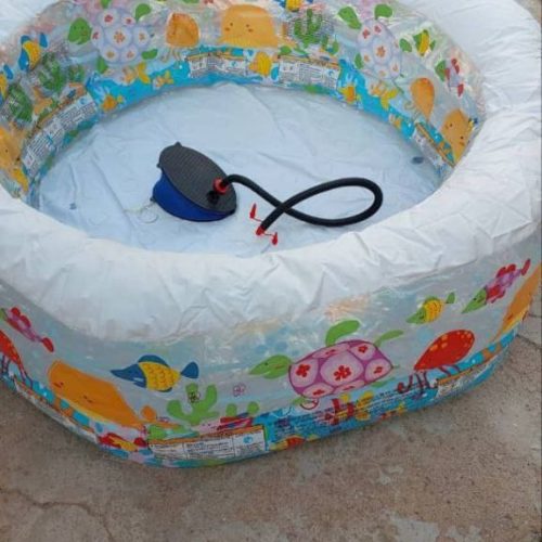 استخر بزرگ و پنج نفره دارای پمپ باد دستی و کاملا نو