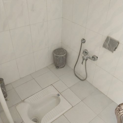 منزل نوساز شیک همراه با حیاط و پارکینگ