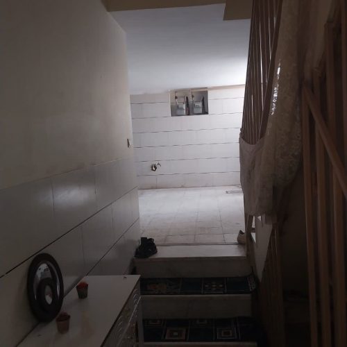 منزل نوساز شیک همراه با حیاط و پارکینگ