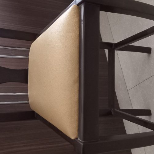 2عدد صندلی چوبی با روکش چرم