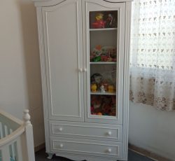 تخت وکمد درحدنو