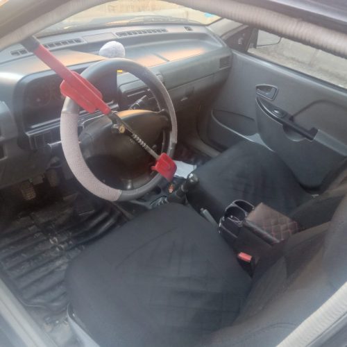 ماشین خانگی میباشد کمر رنگ شاسی ضربه داردتعمیر کل کردم بدون کم کردن روغن