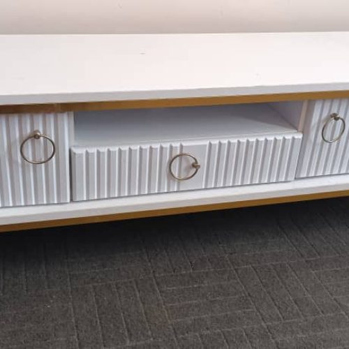 میزتلویزیون