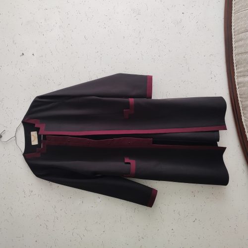 تعدادی مانتو بسیار ارزان بفروش میرسد