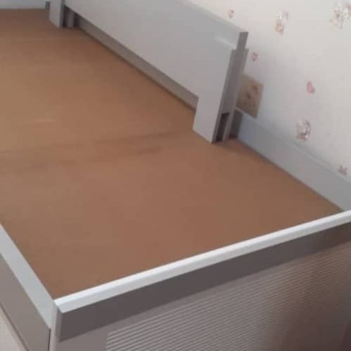 تخت نوجوانی