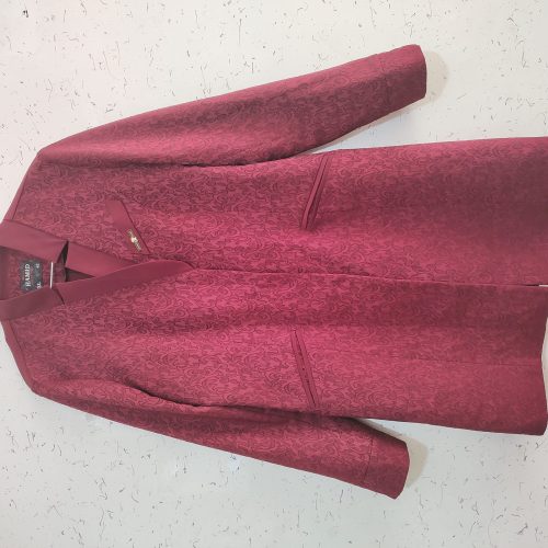 تعدادی مانتو بسیار ارزان بفروش میرسد