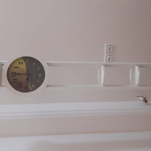 ساعت ایستاده چوبی سفید