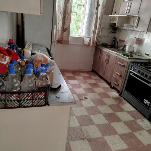 امکانات:آب،برق،گاز،تلفن