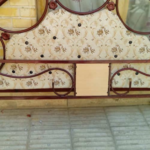 تخت خواب دو نفره سالم است