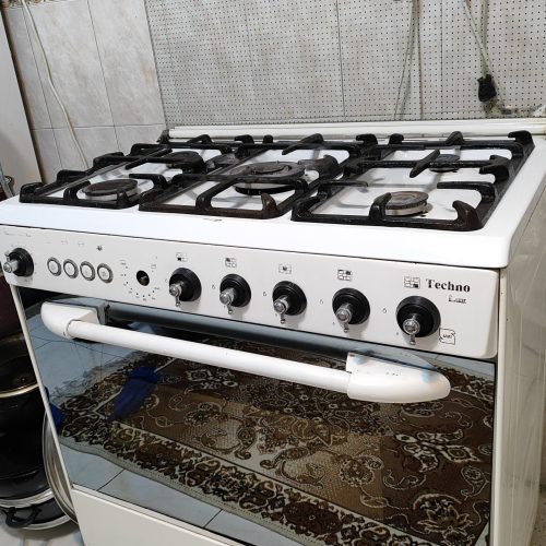 گاز طرح فر صفحه لعابی تمیز وسالم