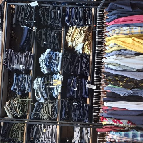 مجتمع تجاری خلیج فارس  تمام شلوار و کفش ها آف فقط 300