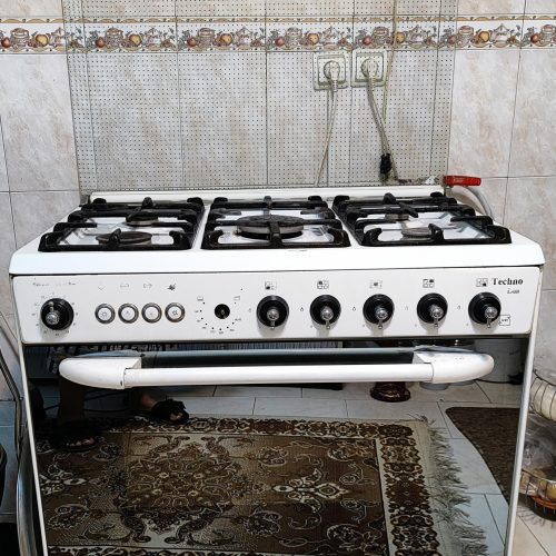 گاز طرح فر صفحه لعابی تمیز وسالم