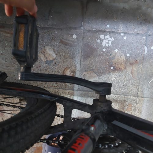 دوچرخه قرمز رنگ مدل فاریس