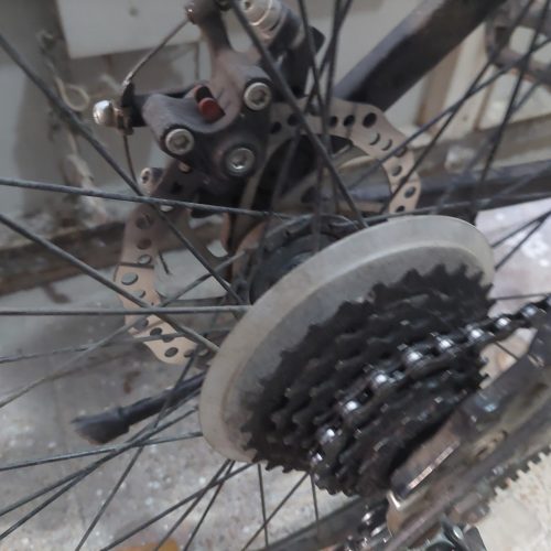 دوچرخه قرمز رنگ مدل فاریس